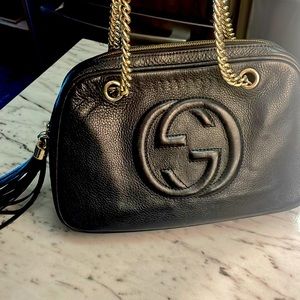 Gucci Soho Chain Zip Shoulder Bag GG Double Strap Pebbled Leather Black